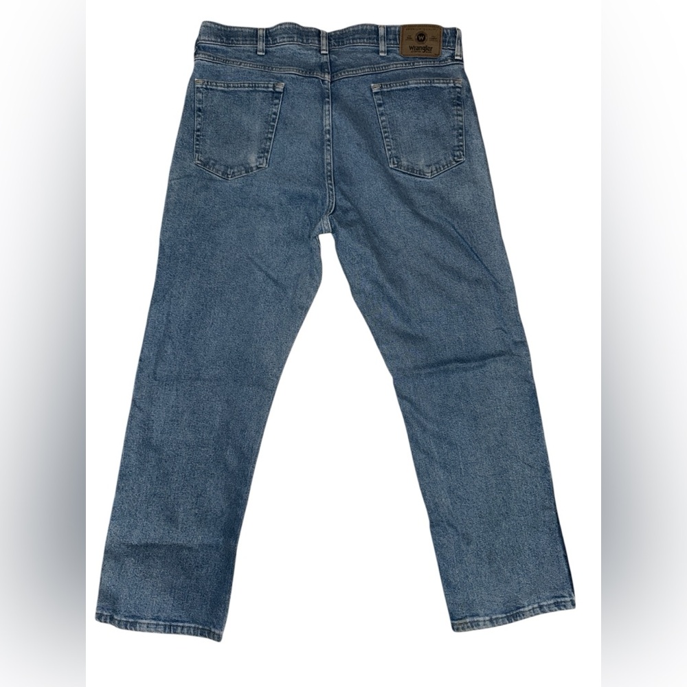 Wrangler Men’s Relaxed Fit Blue Jeans - Picture 2 of 5